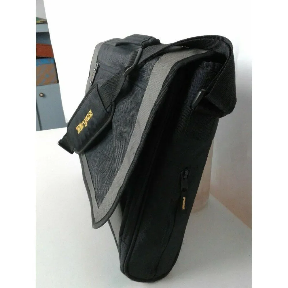 Targus  Canvas Medium‎ Computer Bag 16x11